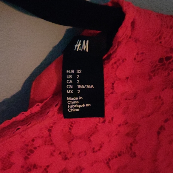 Red floral lace top - Picture 3 of 4